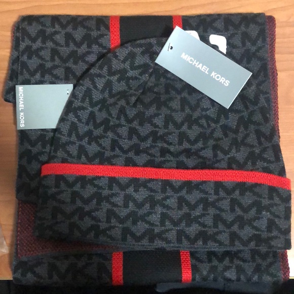 Micheal Kors Hat and Scarf Set - Picture 1 of 3